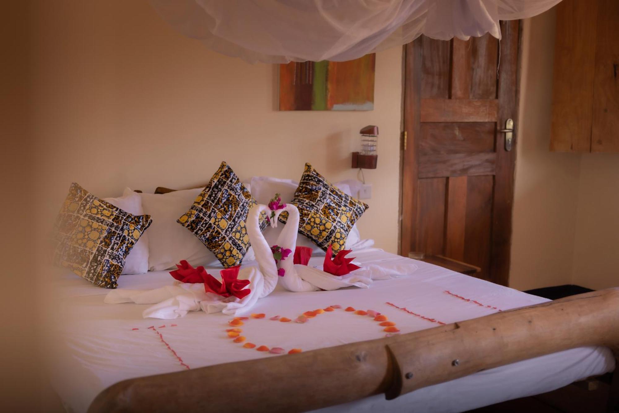 Mtowabaga Lake Natron Maasai Giraffe Eco Lodge And Camping מראה חיצוני תמונה