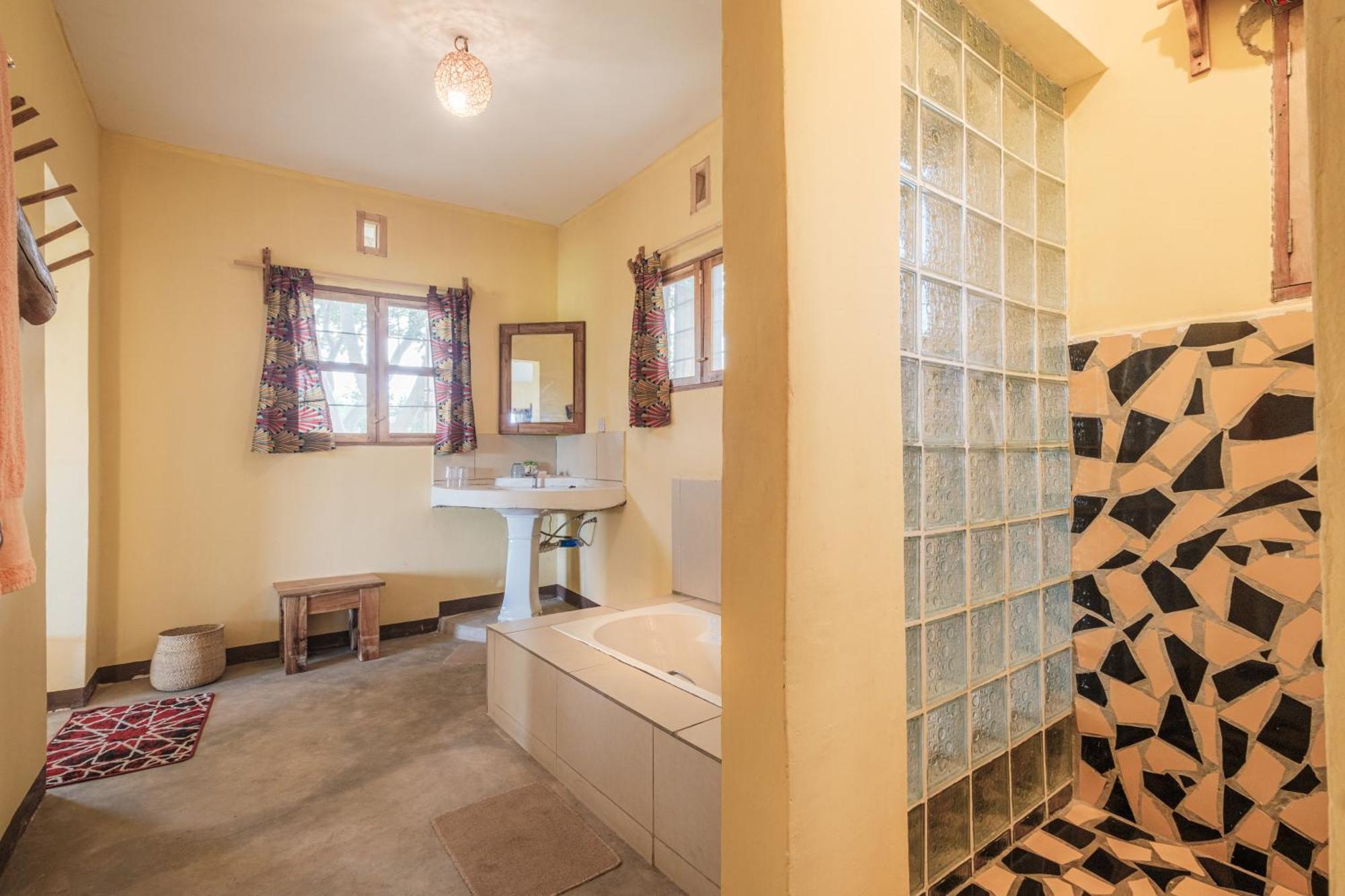 Mtowabaga Lake Natron Maasai Giraffe Eco Lodge And Camping מראה חיצוני תמונה
